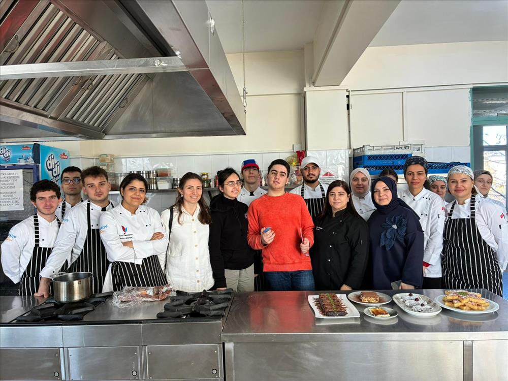 Bir Gün Değil Her gün  Yanınızdayız 