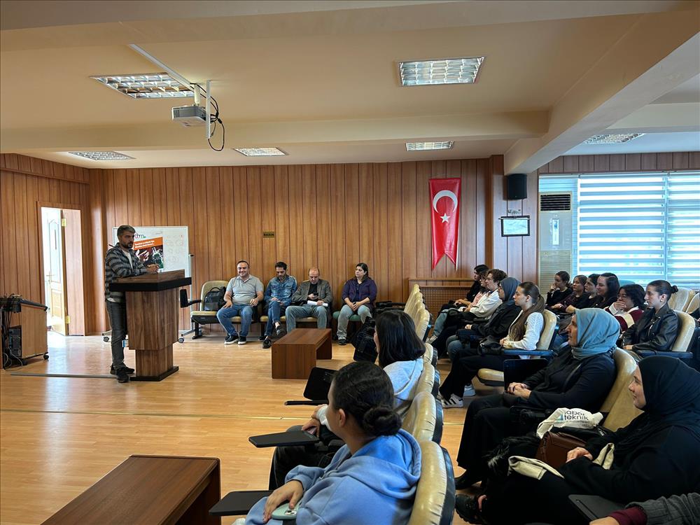 Otel, Lokanta ve İkram Hizmetleri Bölümü 2025-2026 Eğitim Öğretim Yılı I. Sınıf Öğrencileri İle Oryantasyon Eğitimi Gerçekleştirildi