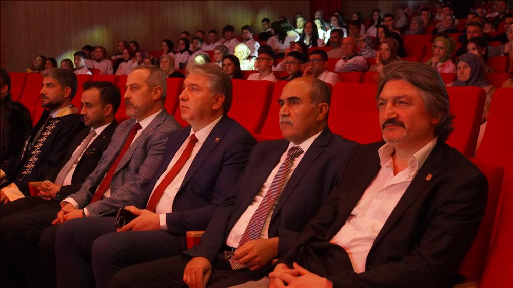 Yalova MYO’da Mezuniyet ve Önlük Giyme Töreni Coşkusu