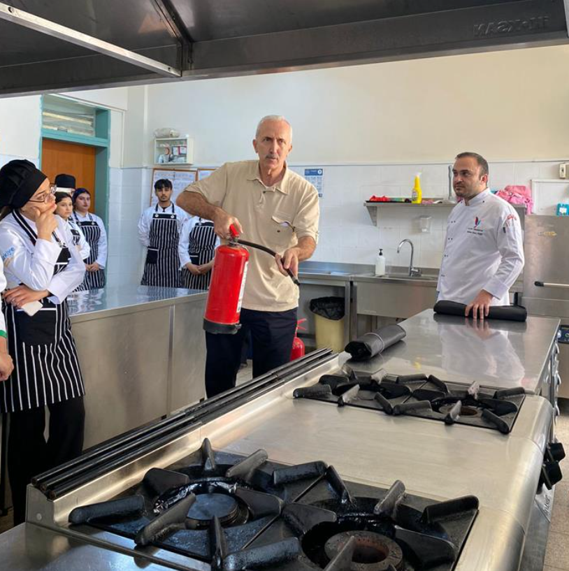 Aşçılık Programı Öğrencilerine Mutfakta Yangın Güvenliği Eğitimi